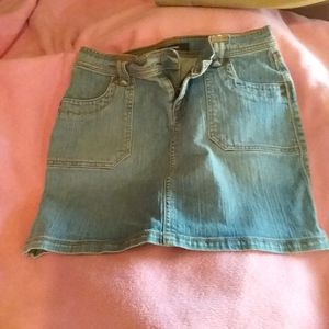 Ladies Daisy Fuentes jean skirt size 4